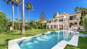 Villa for sale in Las Chapas, Marbella Est