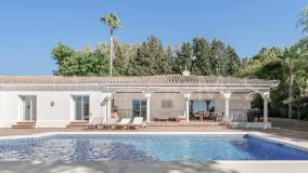 Villa for sale in El Paraiso, Estepona Est