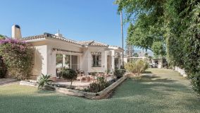Villa for sale in El Paraiso, Estepona Est