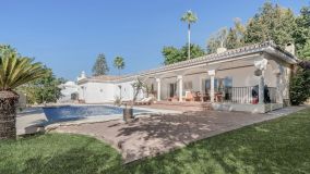 Villa for sale in El Paraiso, Estepona Est