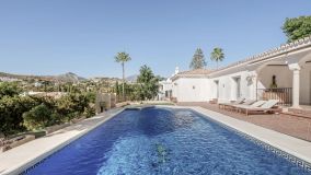 Villa for sale in El Paraiso, Estepona Est