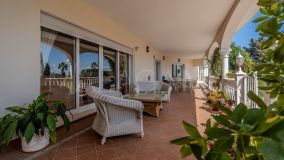 Villa for sale in El Paraiso, Estepona Est