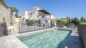 Villa for sale in Estepona