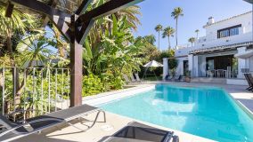 Villa for sale in El Rosario, Marbella Est