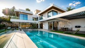 Villa for sale in Altos del Paraiso, Benahavis