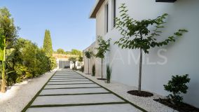 Villa for sale in Altos del Paraiso, Benahavis
