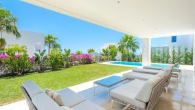 Villa for sale in Rio Real, Marbella Est