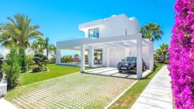 Villa for sale in Rio Real, Marbella Est