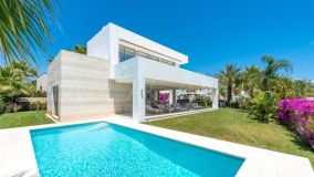 Villa for sale in Rio Real, Marbella Est
