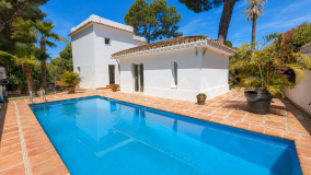 Villa for sale in El Rosario, Marbella East