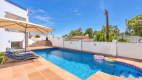 Villa en venta en Nueva Andalucia, Marbella