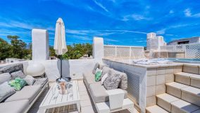 Ático en venta en Elviria, Marbella Este