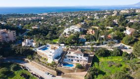 Villa en venta en Elviria, Marbella Este