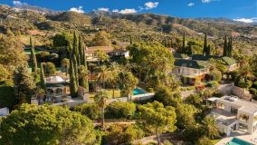 Villa for sale in Rio Real, Marbella East