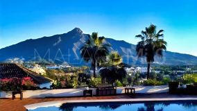 Villa en venta en Nueva Andalucia, Marbella