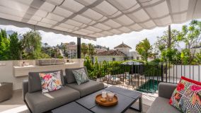 Villa for sale in Los Naranjos Hill Club, Nueva Andalucia