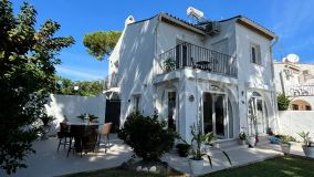 Villa for sale in Benamara, Estepona Est