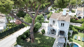 Villa for sale in Benamara, Estepona Est