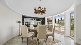 Villa for sale in Puerto del Almendro, Benahavis