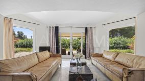 Villa for sale in Puerto del Almendro, Benahavis