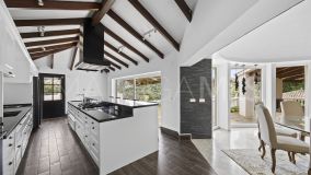 Villa for sale in Puerto del Almendro, Benahavis