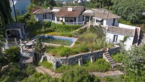 Villa for sale in Puerto del Almendro, Benahavis