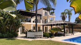Villa for sale in El Padron, Estepona Est