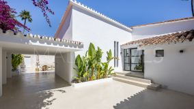 Villa en venta en Cortijo Blanco, San Pedro de Alcantara