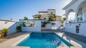 Villa for sale in Hacienda Guadalupe, Manilva