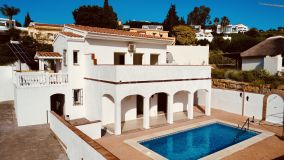 Villa for sale in Valle Romano, Estepona West