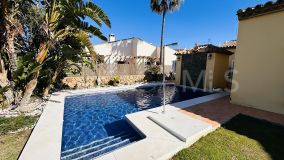 Villa for sale in La Duquesa Golf, Manilva