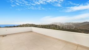 Villa for sale in La Mairena, Marbella East