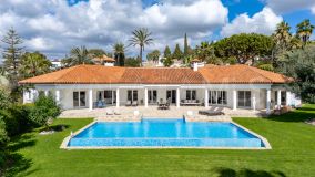 Villa for sale in Hacienda las Chapas, Marbella Öst