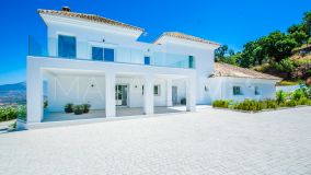 Villa for sale in La Mairena, Marbella Est