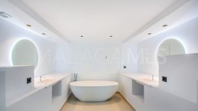 Duplex for sale in La Mairena, Marbella East