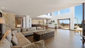 Villa for sale in Benahavis