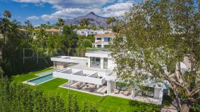 5 bedrooms villa in Nueva Andalucia for sale