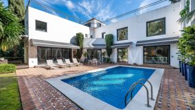 Villa en venta en Nueva Andalucia, Marbella