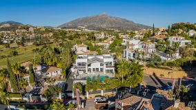 Villa en venta en Nueva Andalucia, Marbella