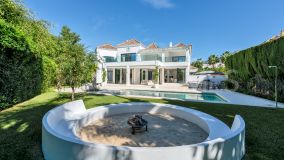 Villa for sale in Nueva Andalucia, Marbella