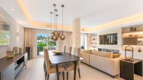 Adosado en venta en La Quinta Hills, Benahavis