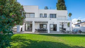 Villa en venta en Nueva Andalucia, Marbella