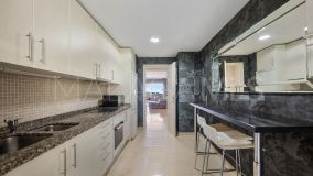 Lägenhet for sale in Altos de La Quinta, Benahavis