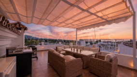 Maison de Ville for sale in Aloha Pueblo, Nueva Andalucia