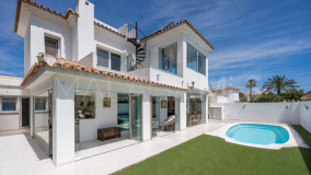 Villa for sale in El Saladillo, Estepona East