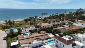 Villa for sale in El Saladillo, Estepona Est