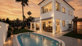 Villa for sale in El Saladillo, Estepona Est