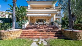 Villa for sale in Los Arqueros, Benahavis