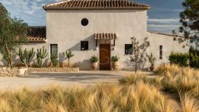 Villa for sale in Estepona