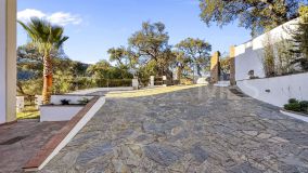 Villa for sale in Casares